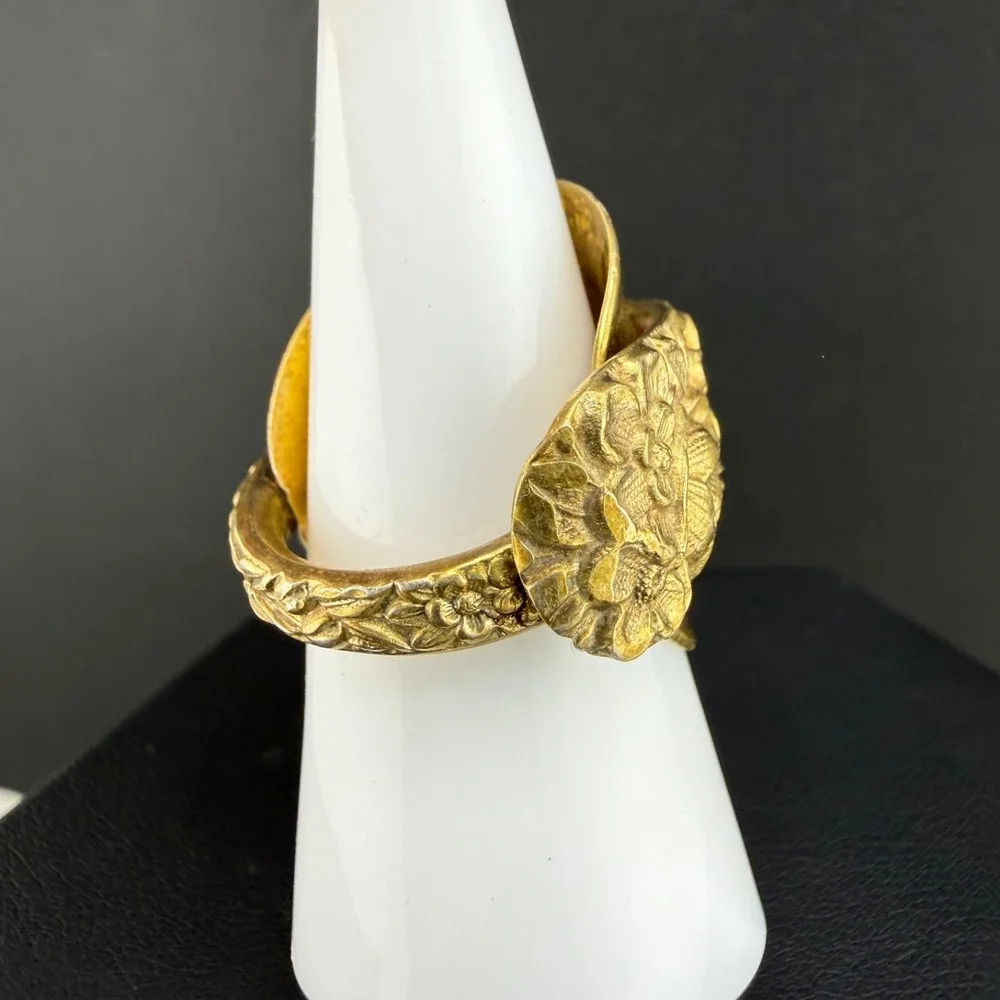 Vintage S Kirk & Son Hammered Repousse Ring Gold Tone Signed Size 8